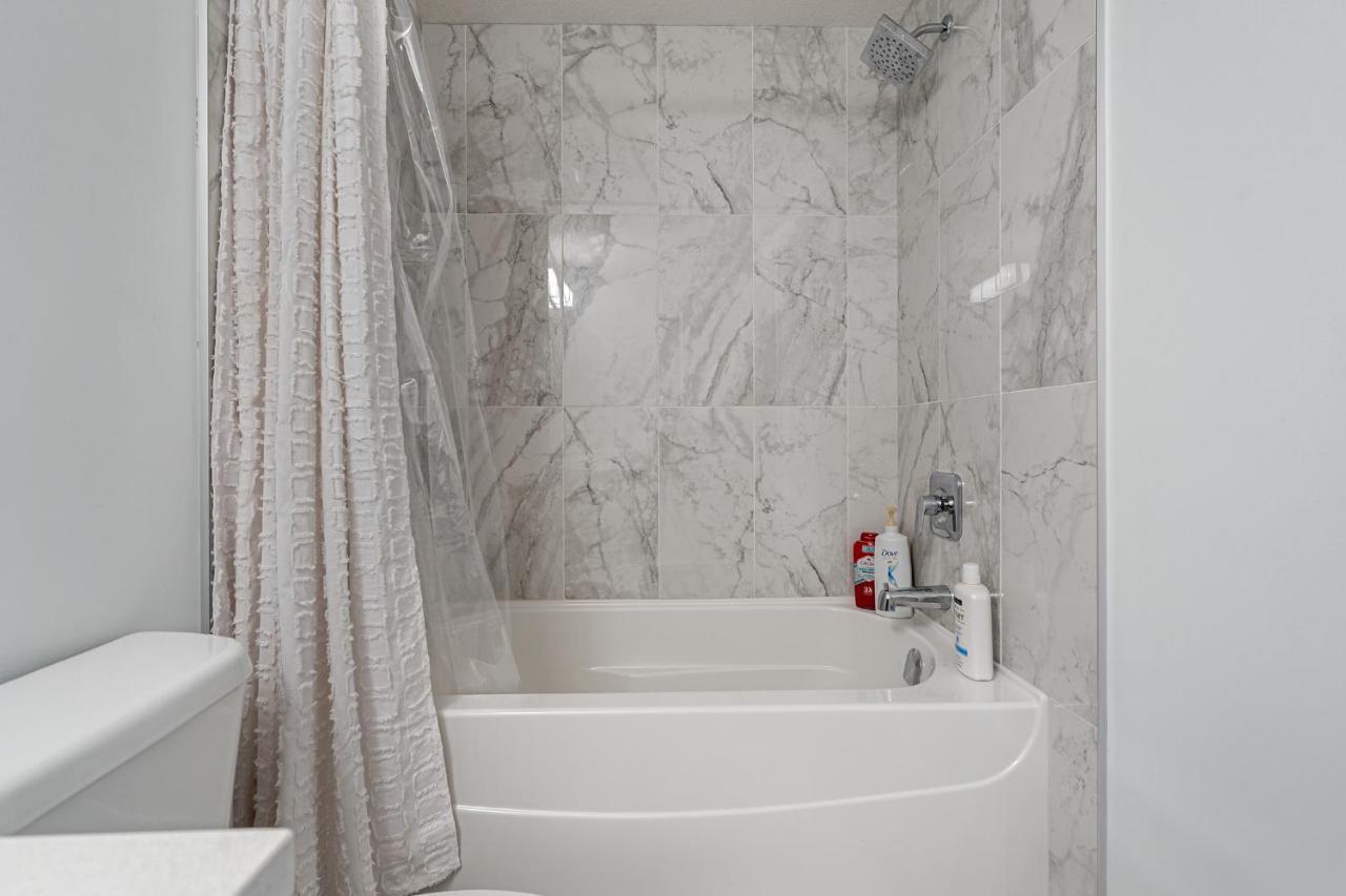 Luxury Spacious Private House Near City Centre YYC Buitenkant foto