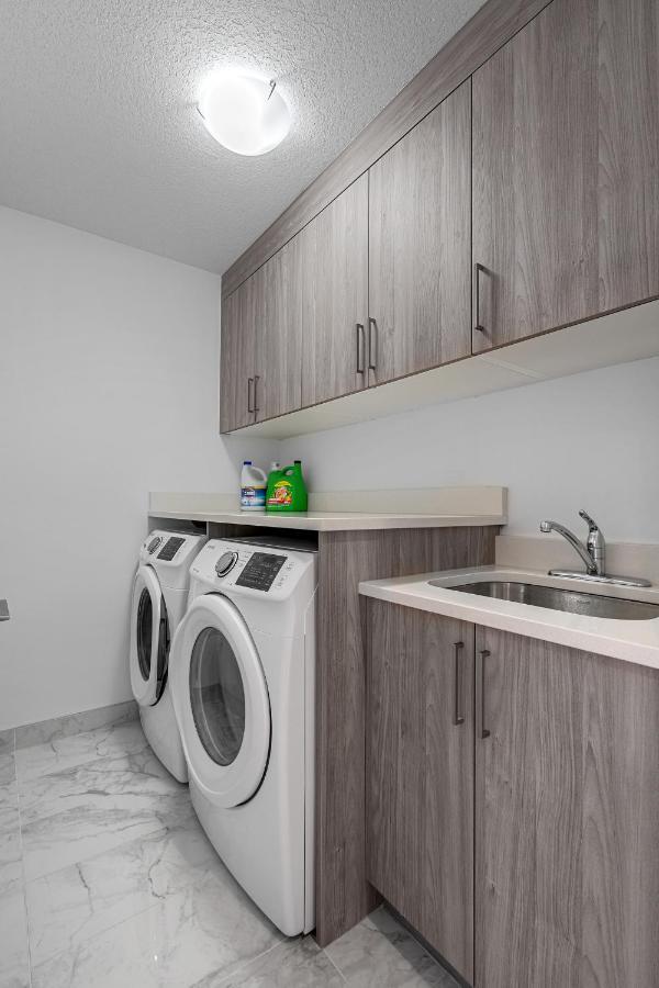 Luxury Spacious Private House Near City Centre YYC Buitenkant foto
